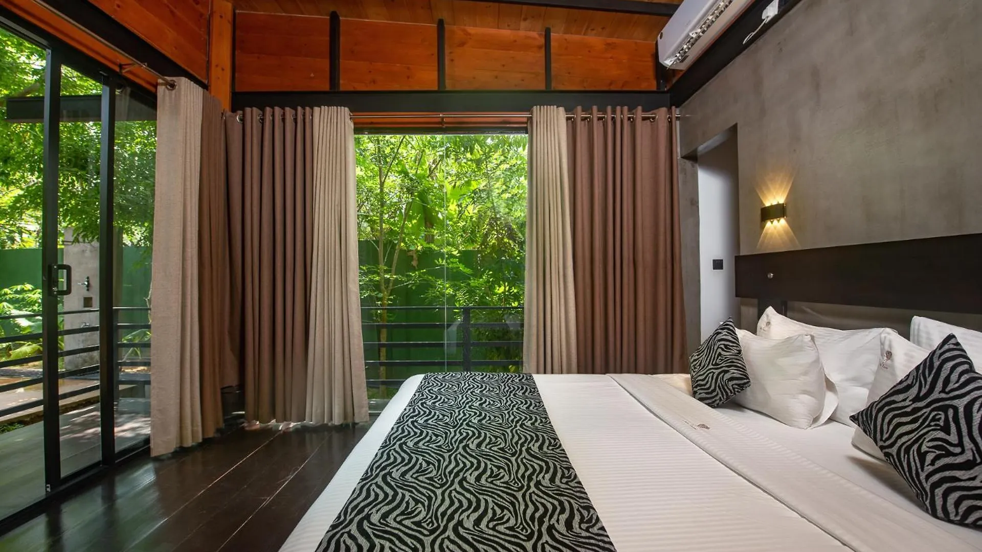 *****  Atha Resort Сигирия Шри-Ланка